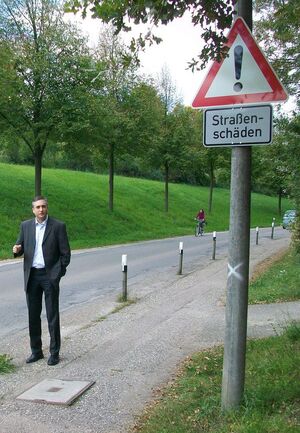 Stadtrat Dr. Thomas Burger beschäftigt sich schon seit Langem mit der Erneuerung der Ziegetsdorfer Straße.