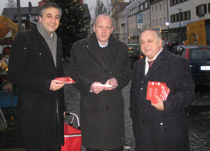Dr. Thomas Burger mit Bürgermeister Joachim Wolbergs und Fraktionsvorsitzendem Norbert Hartl (v.l.n.r.).