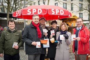 Verteilten Ostergrüße: Juba Akili, Dr. Thomas Burger, Matthias Vernim, Katja Vogel, Margit Wild, Dr. Tobias Hammerl