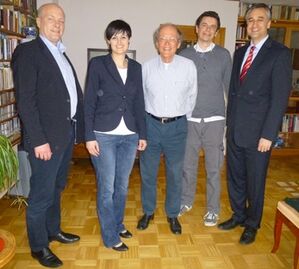 Bürgermeister Wolbergs, Katja Vogel, Matthias Vernim und Stadtrat Dr. Burger mit Geburtstagskind Klaus-Peter Ruess (m).