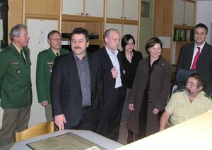 Stadtrat Dr. Thomas Burger (rechts) und Katja Vogel (3.v.rechts) bei den Weihanchtsbesuchen.